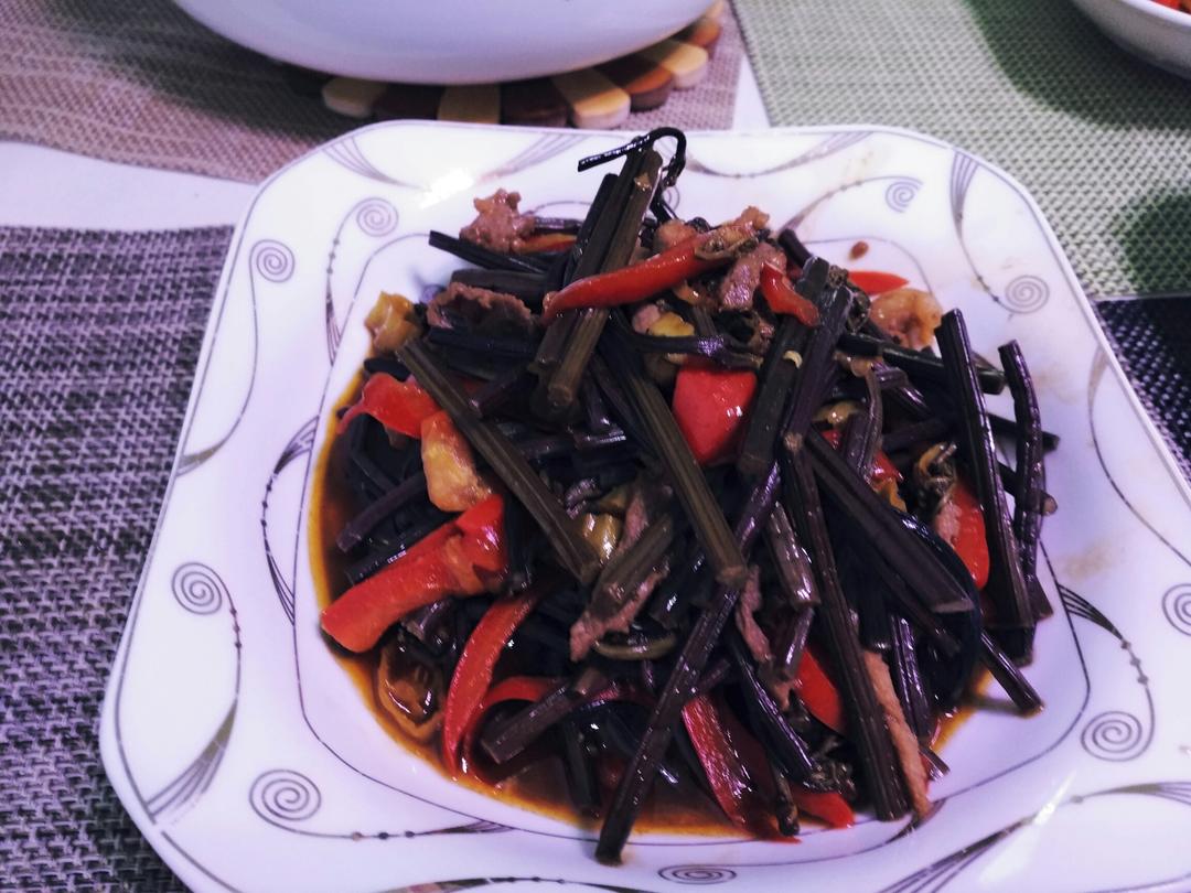 酸辣蕨根炒肉的做法
