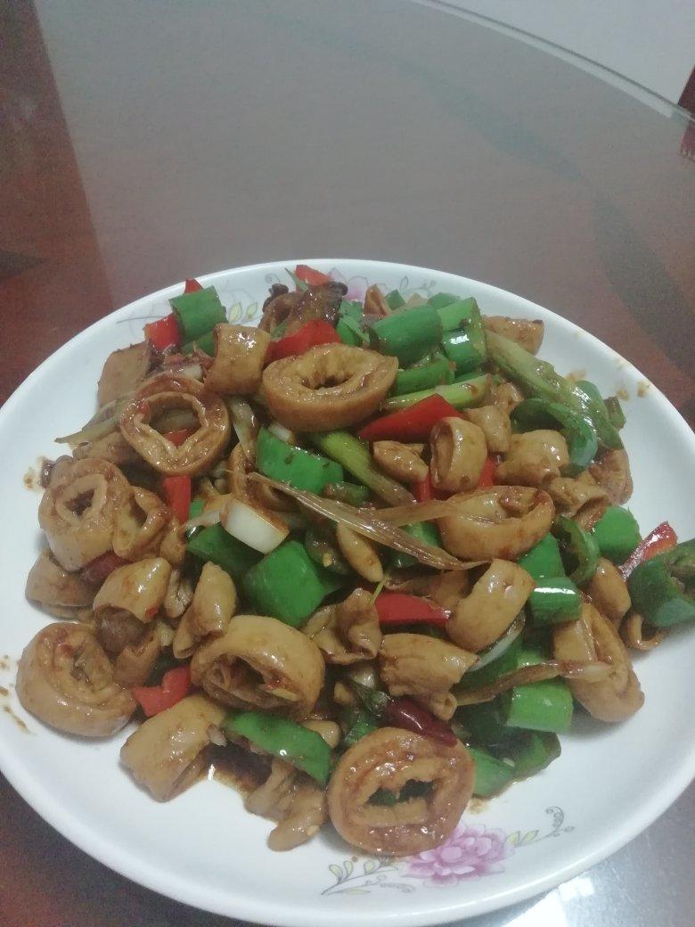 好吃到爆火爆肥肠