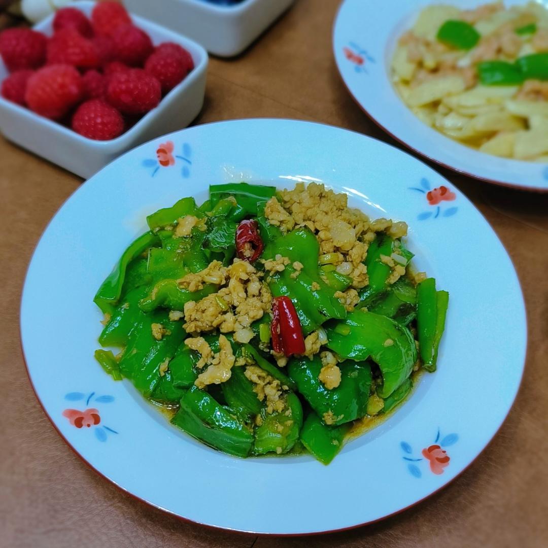 油焖肉末青椒