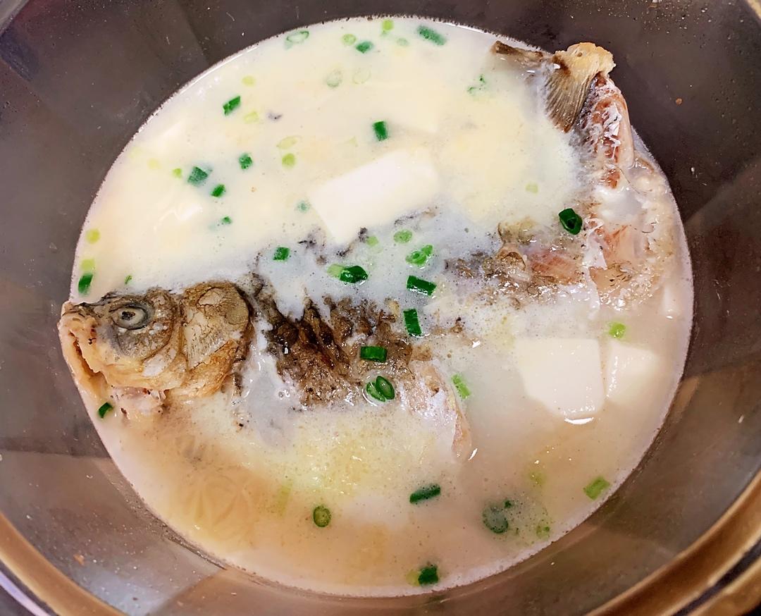 鲫鱼豆腐汤