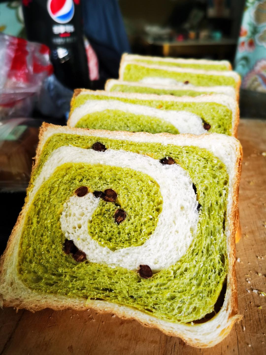 清香柔软的抹茶红豆吐司