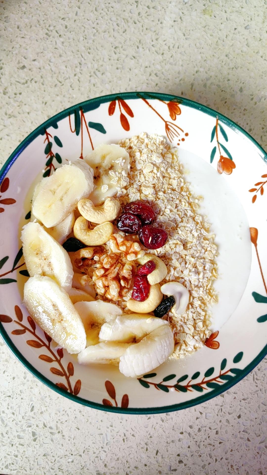 综合燕麦酸奶碗