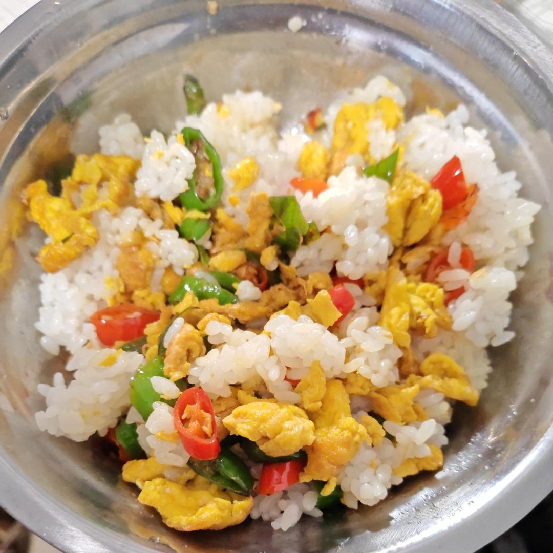 五分钟炒个能吃两碗饭的辣椒炒鸡蛋