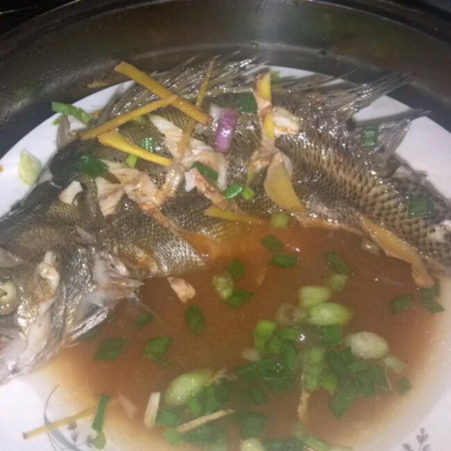 豉油清蒸鱼 清蒸鲈鱼