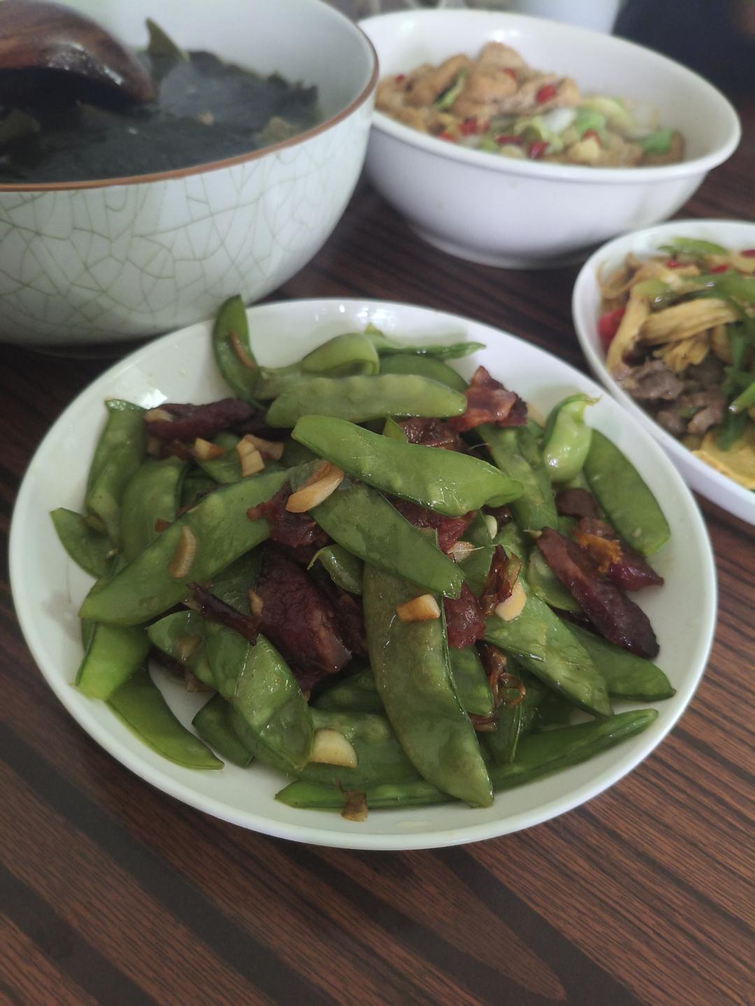 超简单的荷兰豆炒腊肠