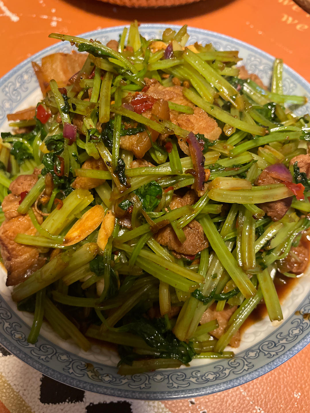 芹菜炒五花肉