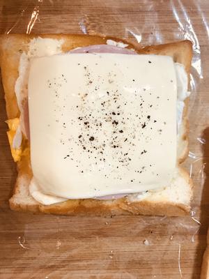 快手早餐—黄芥末火腿蛋盒子三明治的做法 步骤7