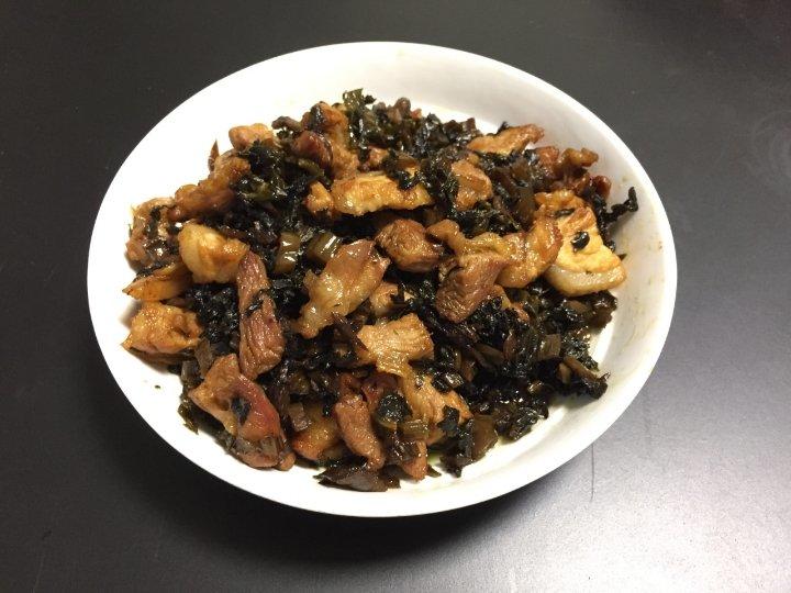 客家美食－擦菜（酸菜）炒猪粉肠