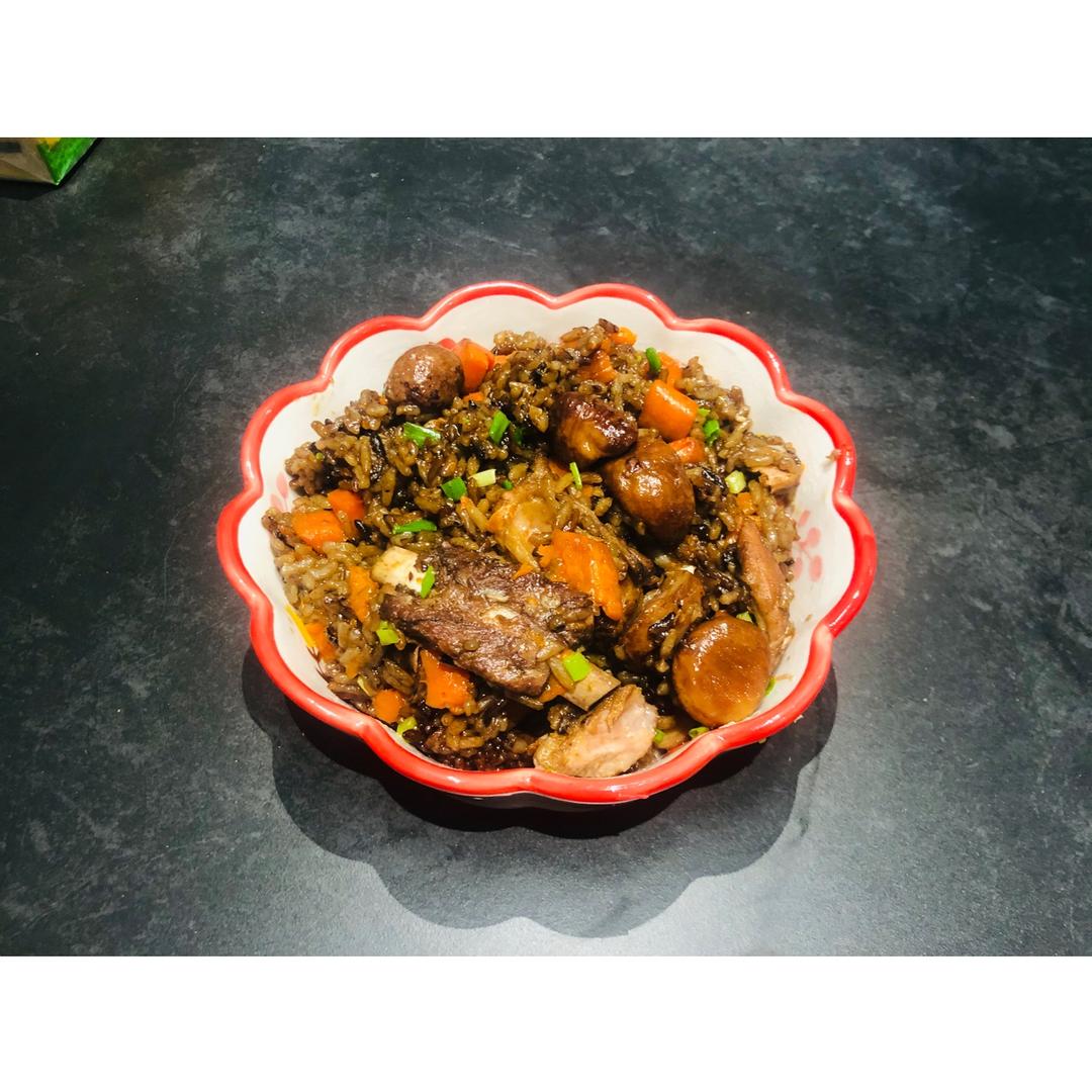 【排骨焖饭】
