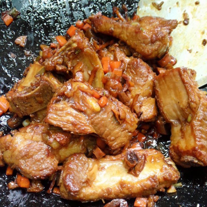 喷香排骨焖饭（爆好吃）