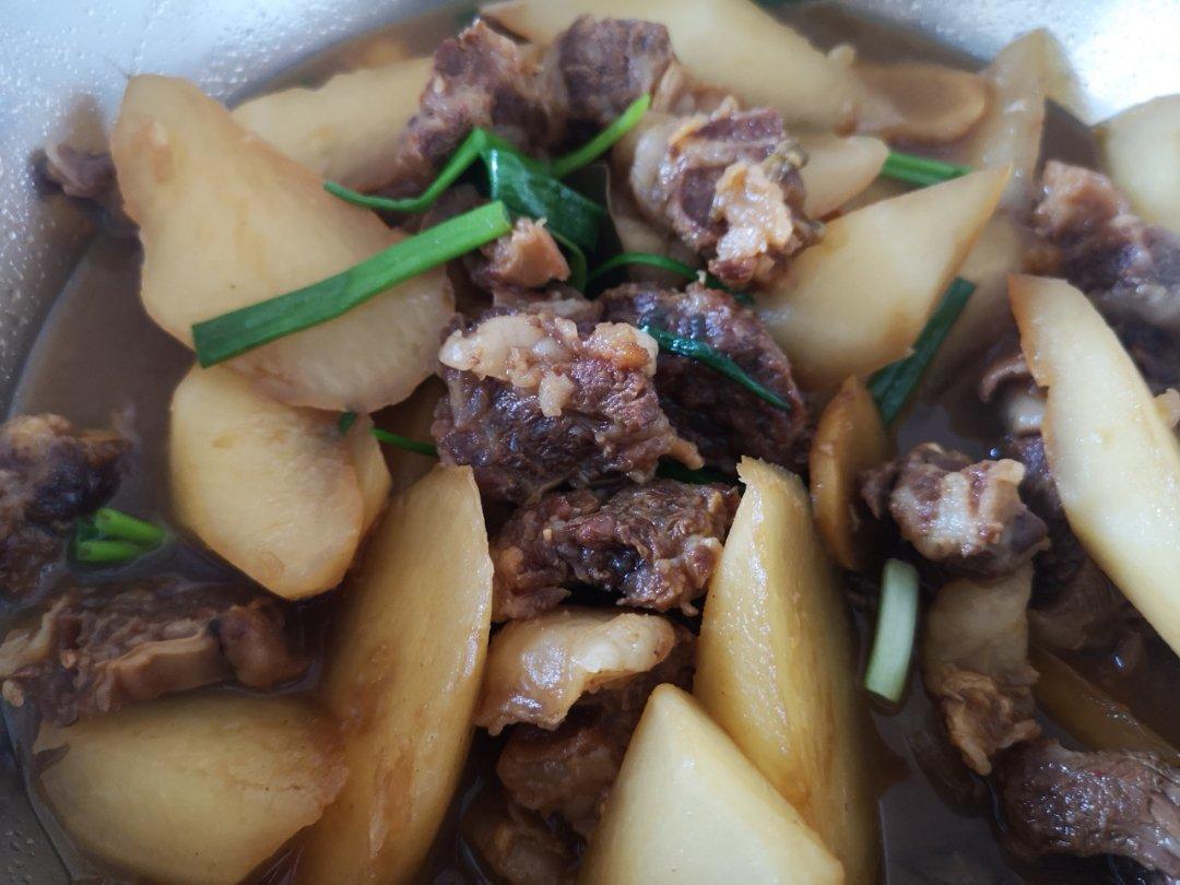 萝卜牛腩煲