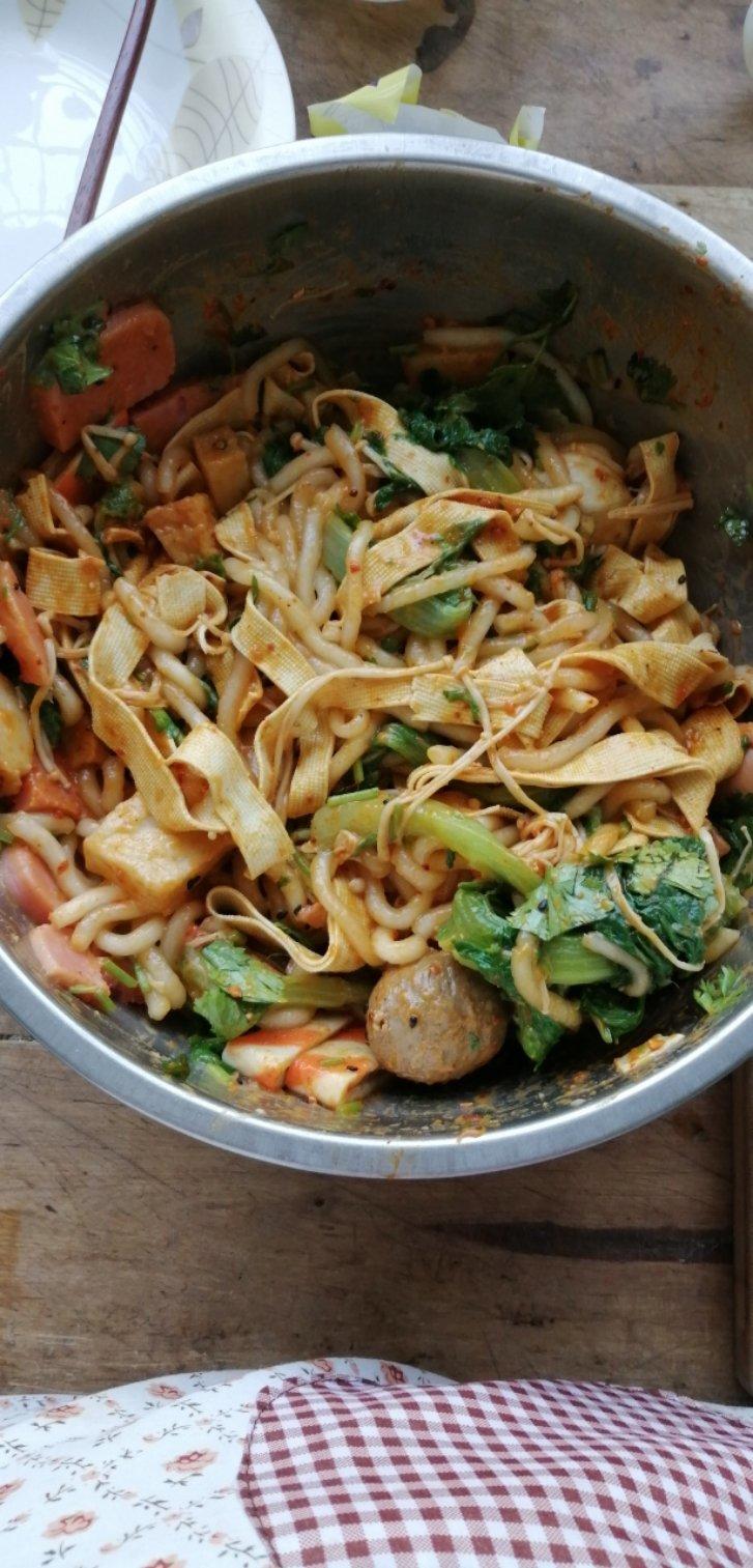 爱吃的美食的颜颜做的家常美味—麻辣拌