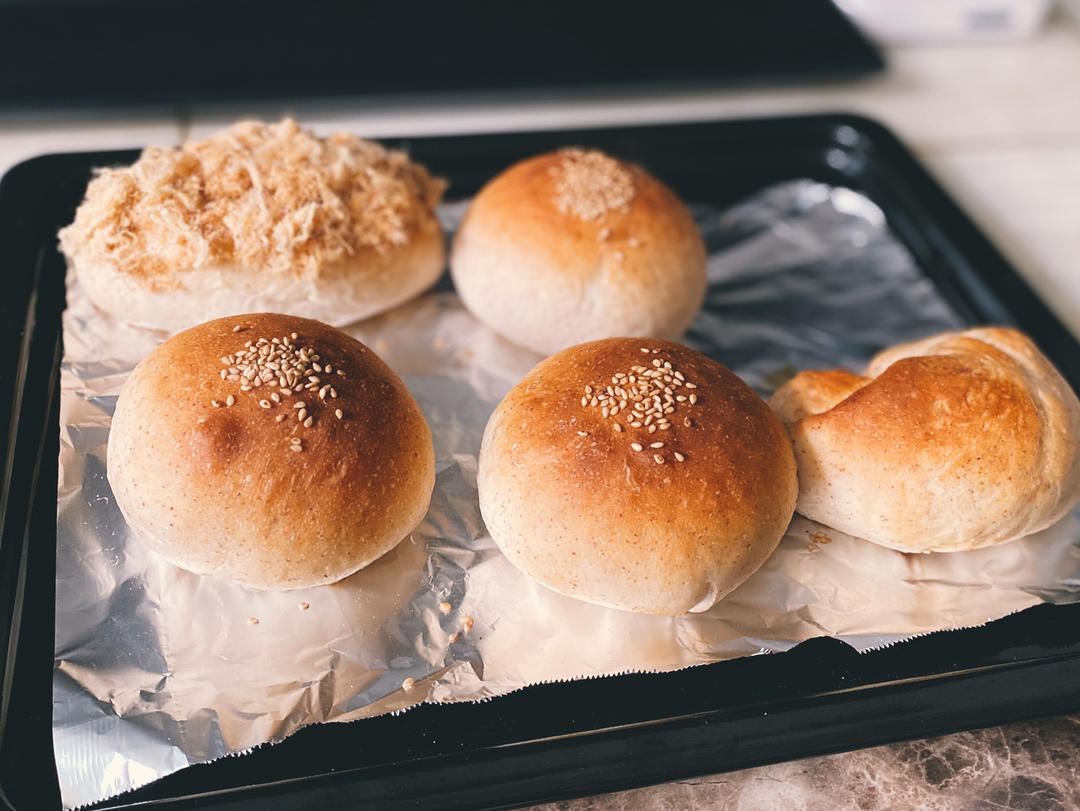 棉花糖和积雨云-牛奶红豆面包