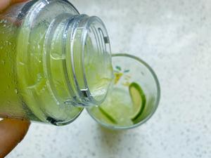 夏日清爽饮品—自制青提气泡水的做法 步骤8