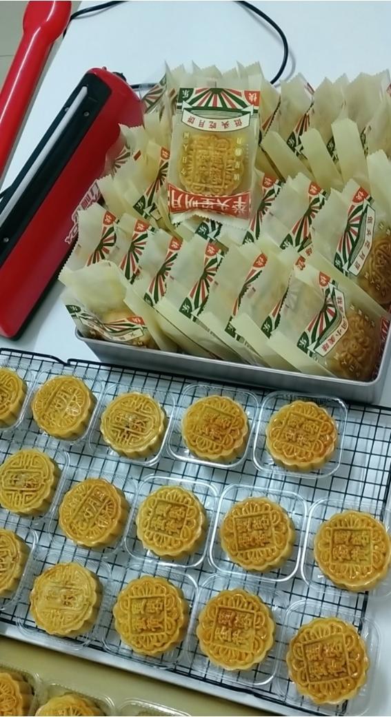 广式经典——白莲蓉蛋黄月饼