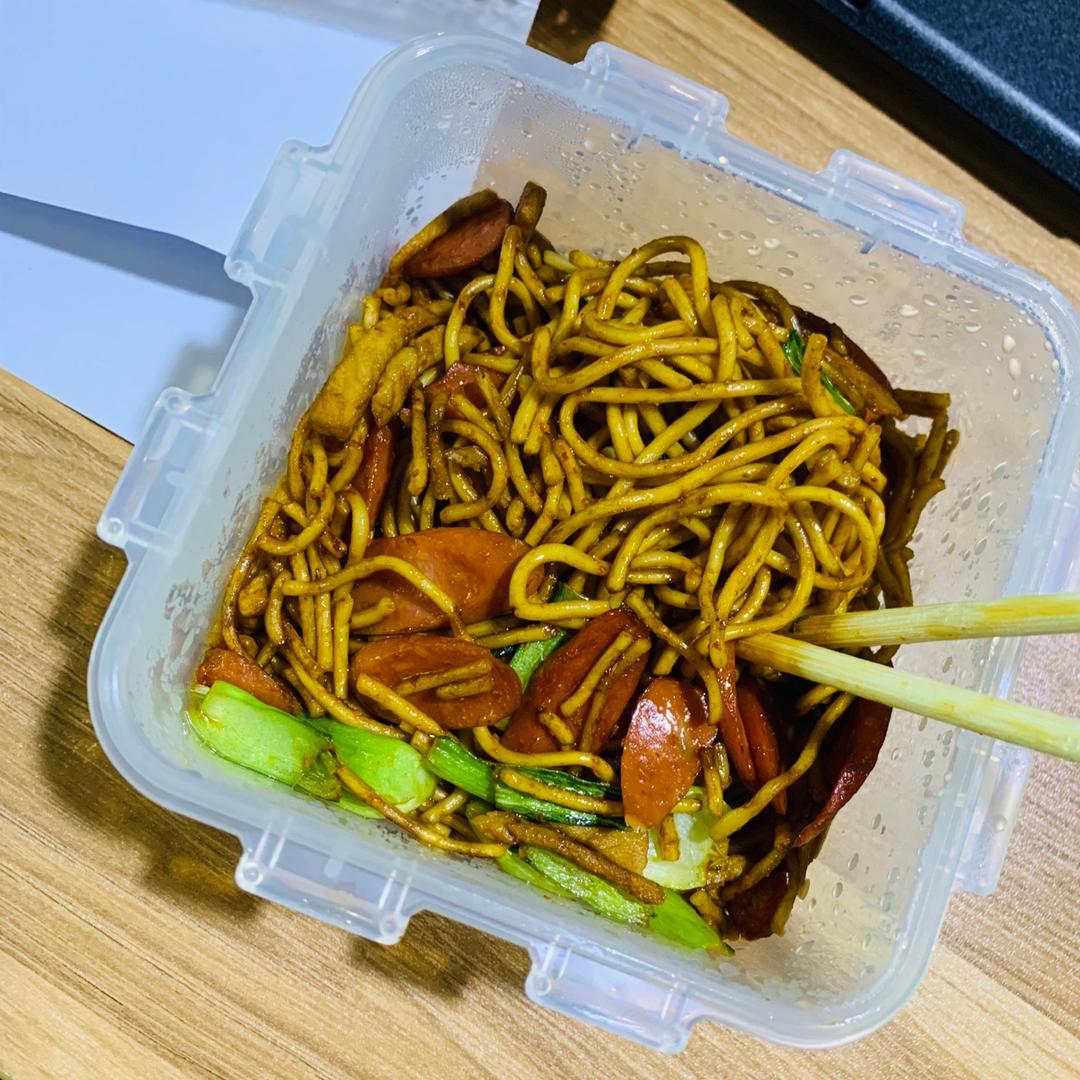 火腿肠炒面