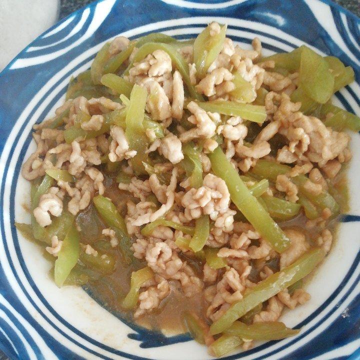 【青椒肉丝】青椒肉丝这样炒，色香味形100分！