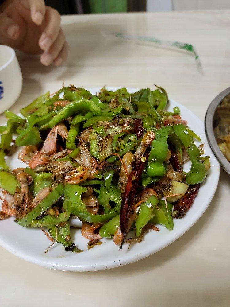 家常徽菜：青椒炒小河虾