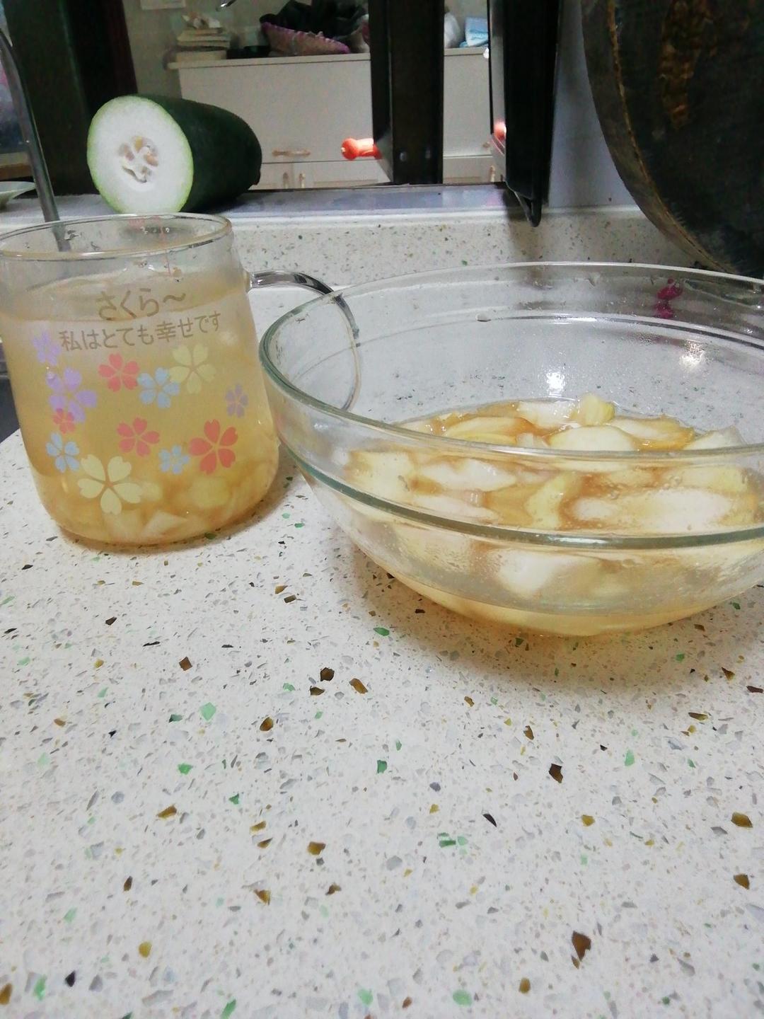 夏日冰镇糖桃子；桃子冰饮