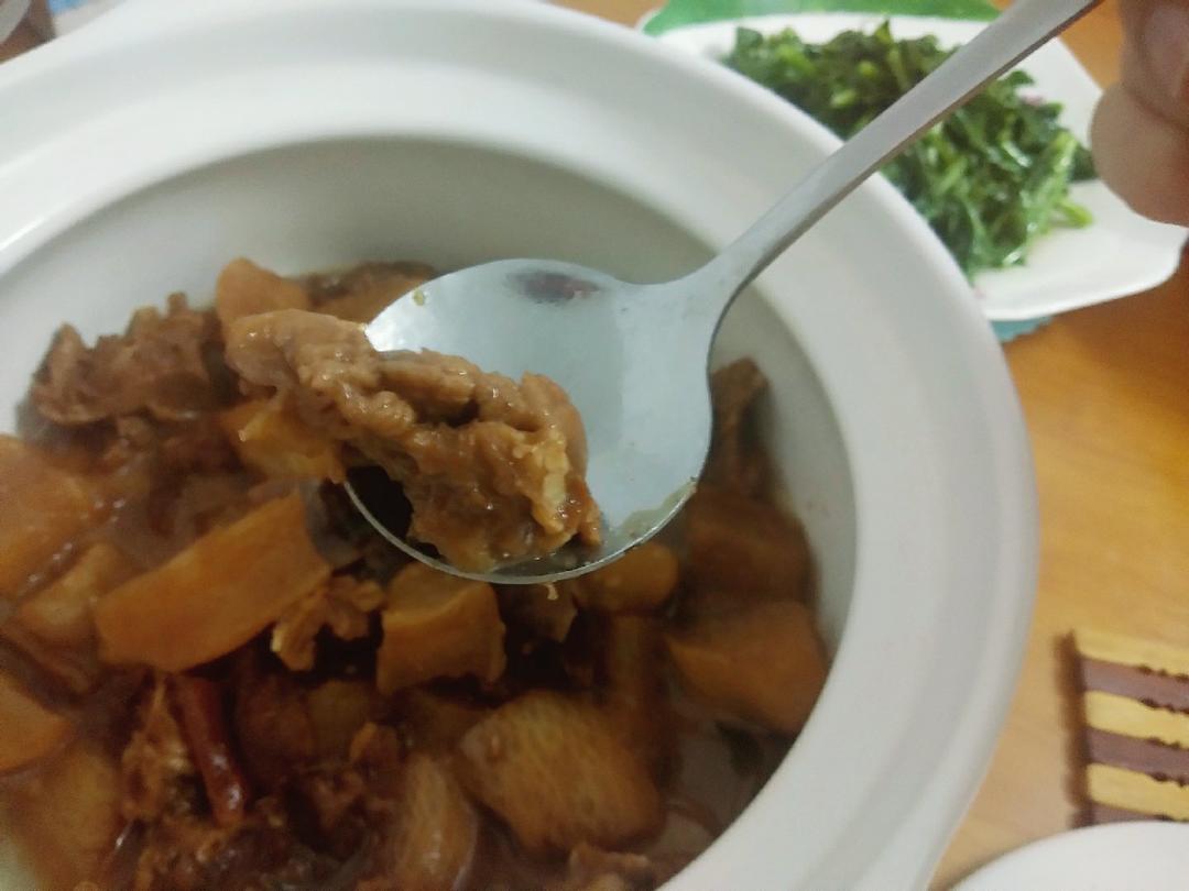 萝卜焖牛腩 （好吃得可以摆摊了）