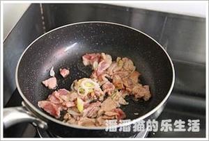 芹菜肉片炒海蘑菇的做法 步骤4