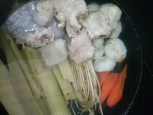 茅根竹蔗炖排骨汤的做法 步骤3