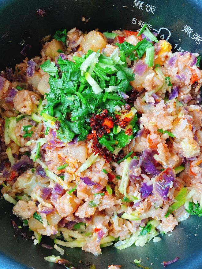 只用 电饭煲 就能做的 美味减脂餐！紫甘蓝土豆焖饭的做法
