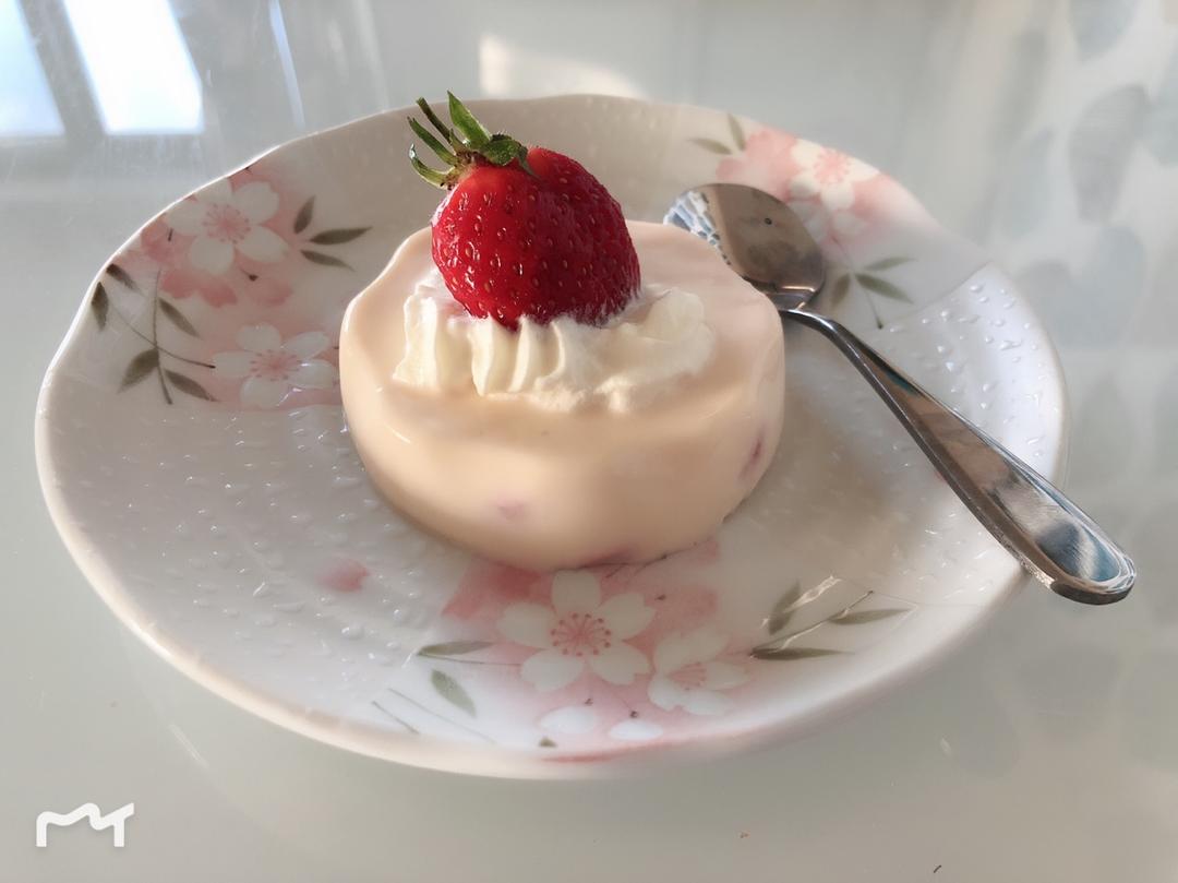 超简单的草莓芝士蛋糕