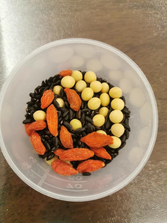黄豆枸杞黑米 豆浆的做法