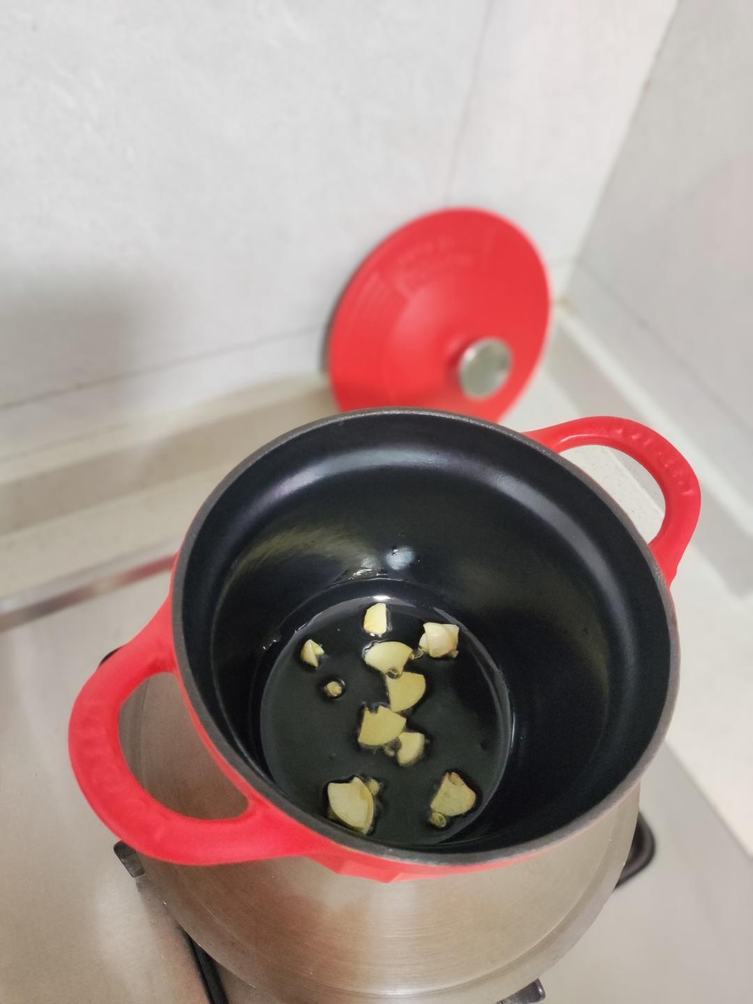 番茄鸡蛋炝锅疙瘩汤【10月北鼎珐琅锅食谱】