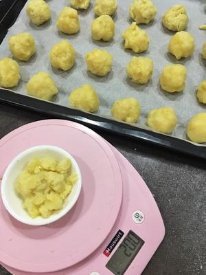 土豆蛋黄酥的做法 步骤5