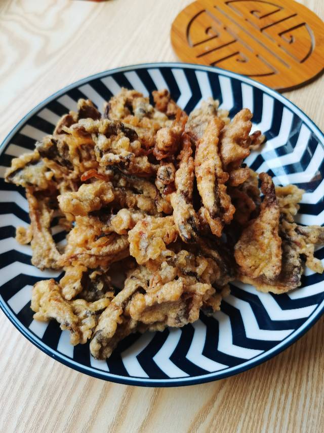 干炸蘑菇的做法，大人小孩都喜欢