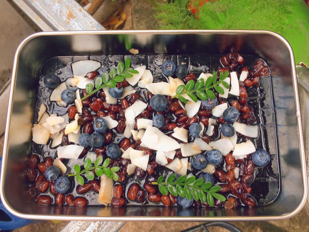 用烧仙草熬煮的仙草冻，QQ弹弹的口感，好好吃