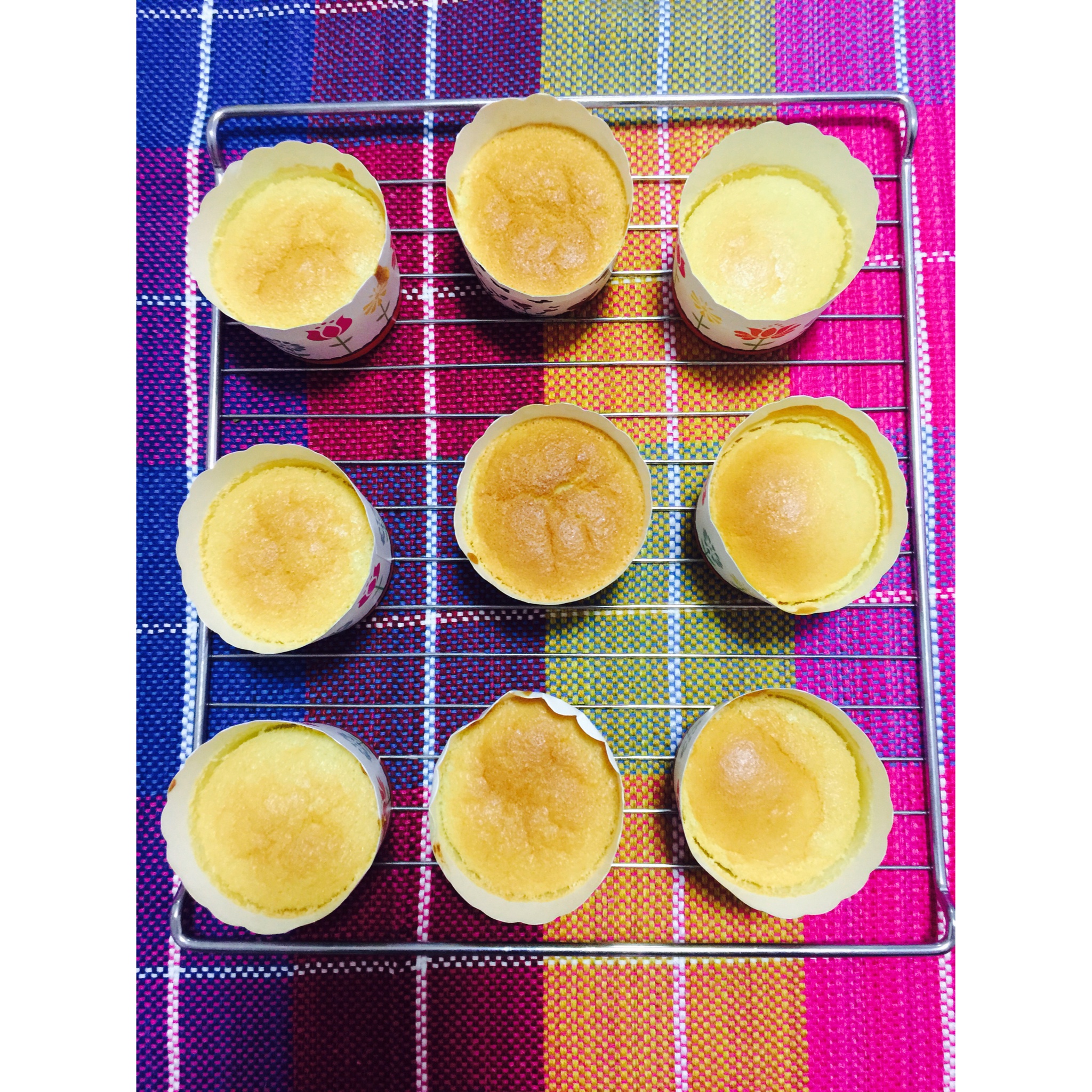 软绵绵戚风纸杯蛋糕