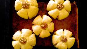 南瓜核桃花朵面包的做法 步骤7