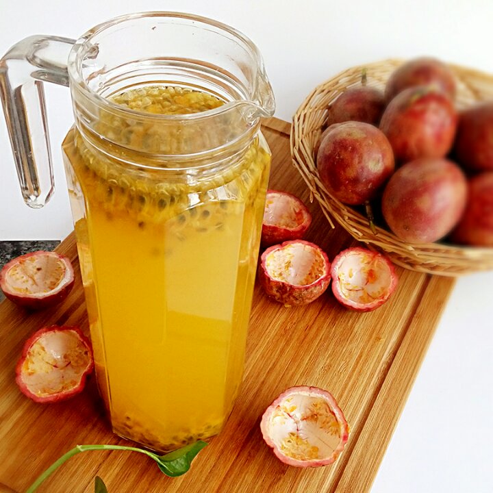 titanium-2做的百香果的朴素吃法(百香果汁)