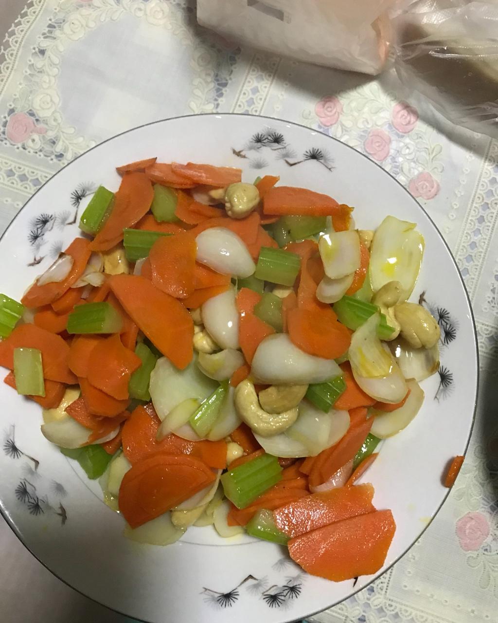 西芹百合炒腰果