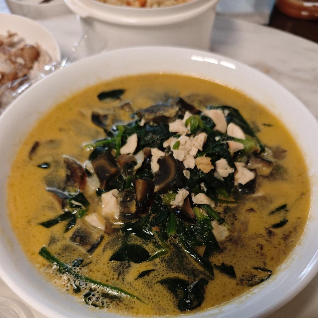 健康又美味——皮蛋汤汁浸菠菜