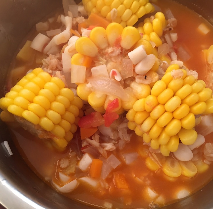 玉米蔬果养生汤的做法