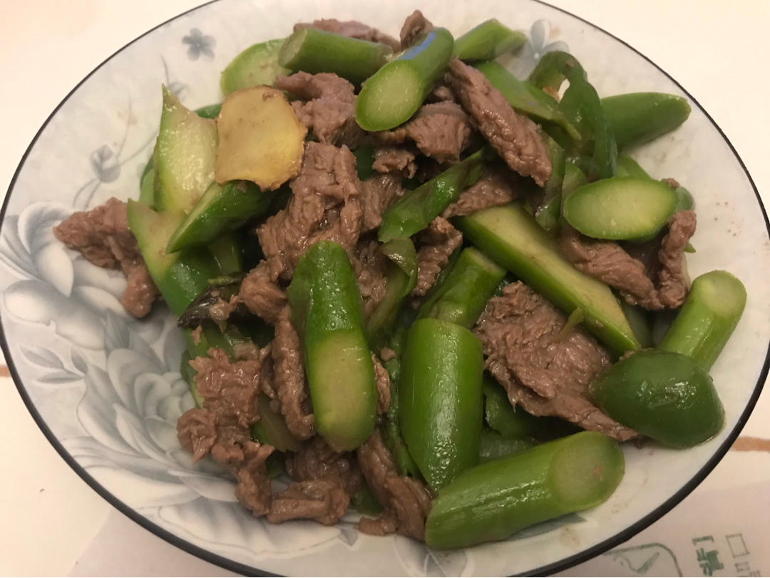 黑椒牛肉炒芦笋