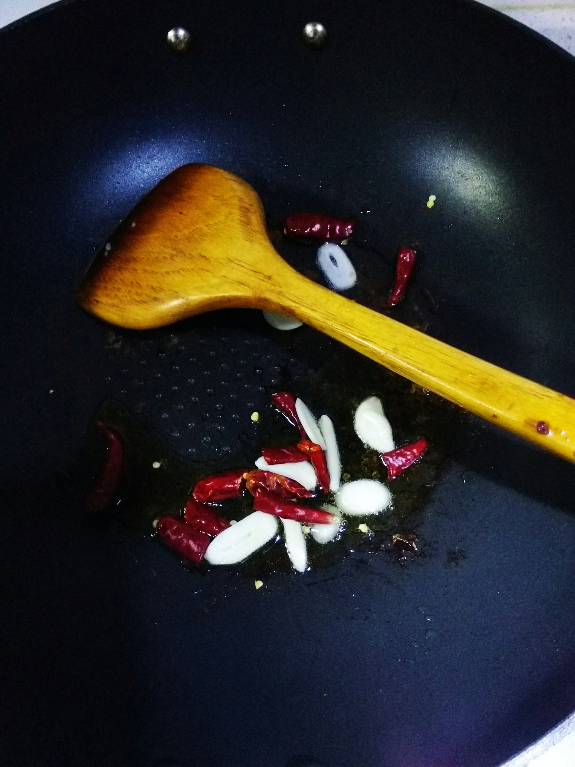 平菇豌豆尖的做法 步骤2