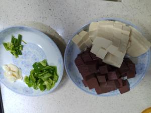 红烧豆腐猪血的做法 步骤1