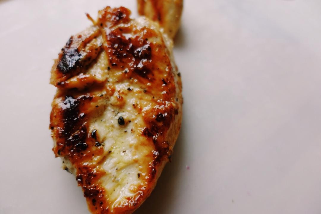 酷炫屌炸天好吃的煎鸡胸肉（香蒜蜂蜜煎鸡胸肉）