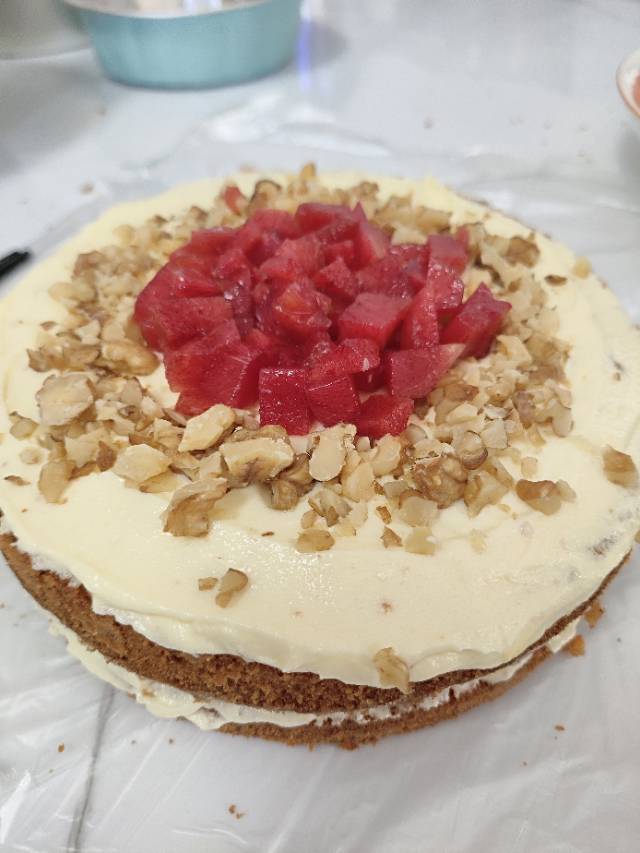 【经典胡萝卜蛋糕】 不需打发的简单快手蛋糕，胡萝卜的华丽变身 绝妙的消耗胡萝卜方法