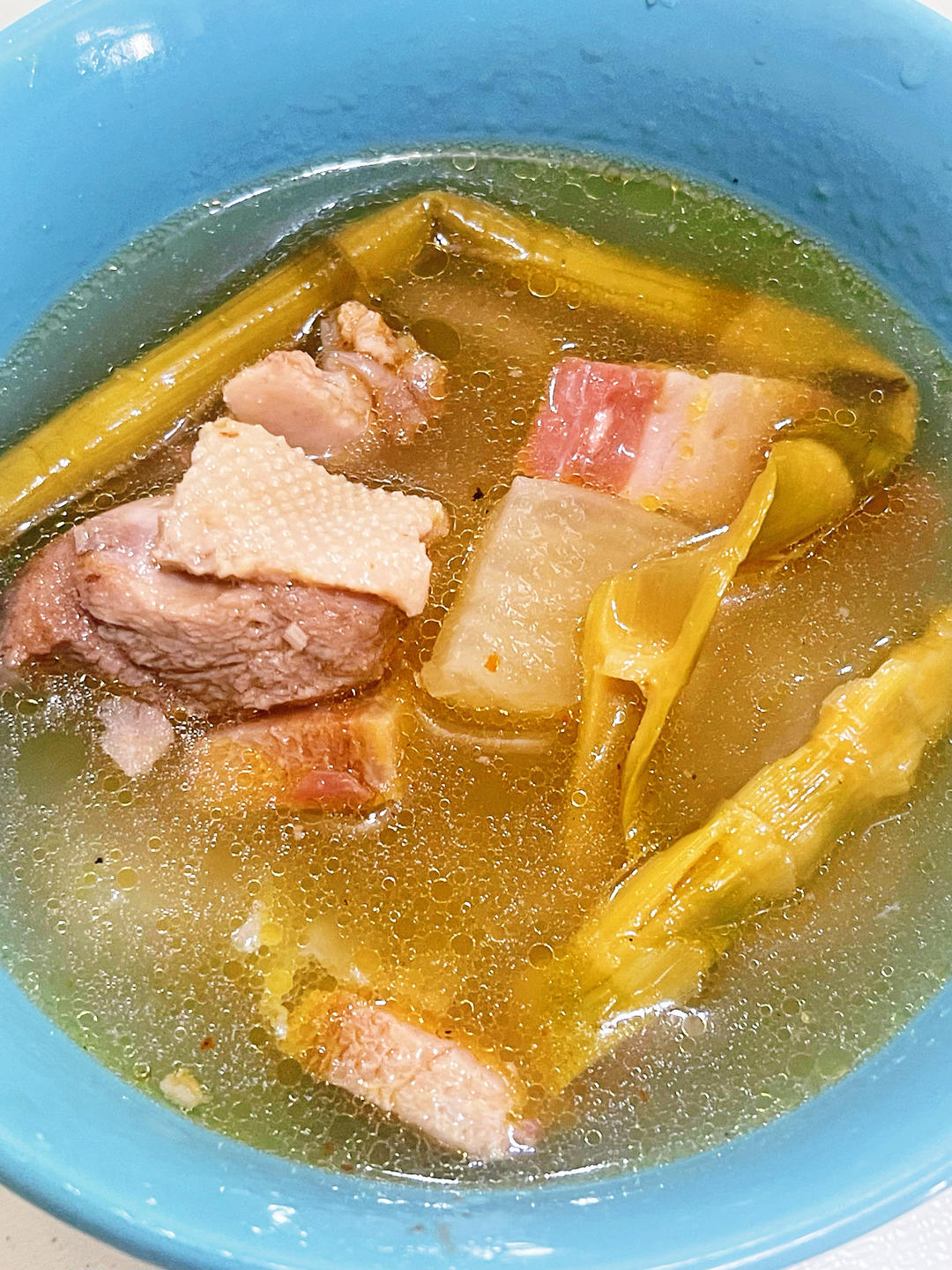 酸萝卜笋干老鸭煲