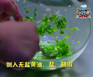 【姐姐好饿】第八期天菜男神刘烨菜谱：法式焗烤蜗牛的做法 步骤3