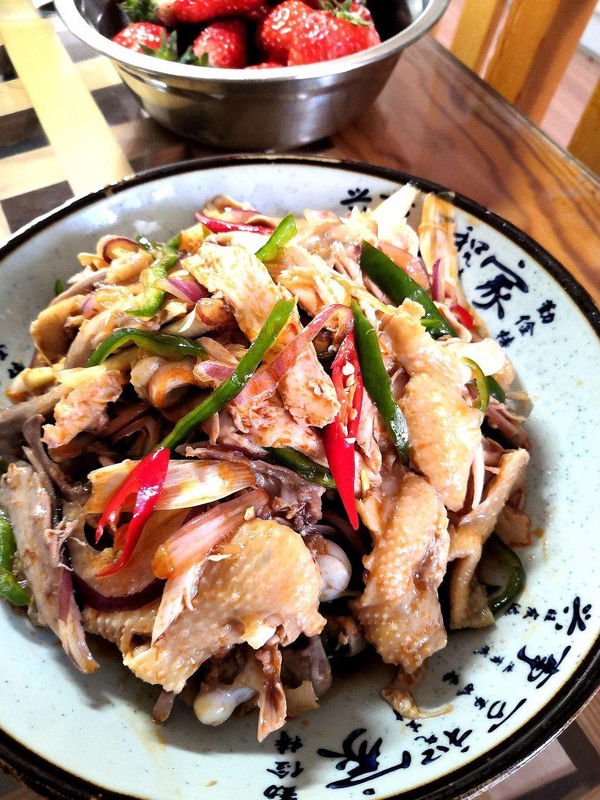 椒麻鸡（最正宗新疆做法，附赠鸡肉鲜香鸡皮Q弹的秘密）