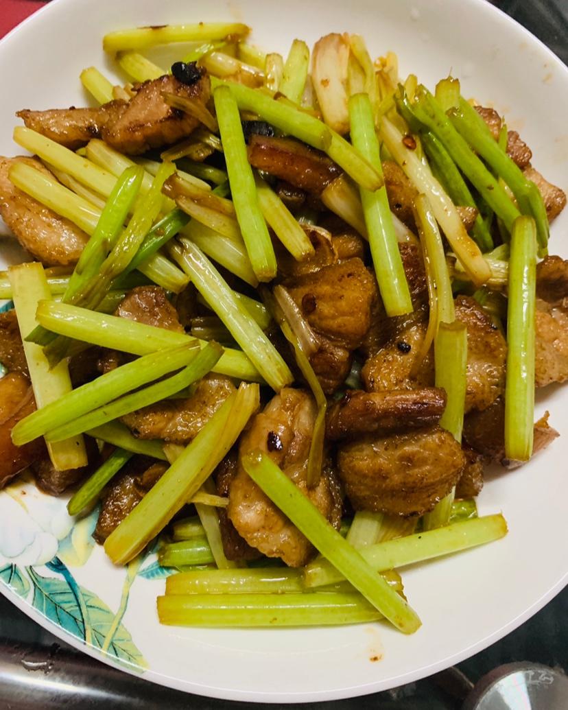 芹菜炒五花肉