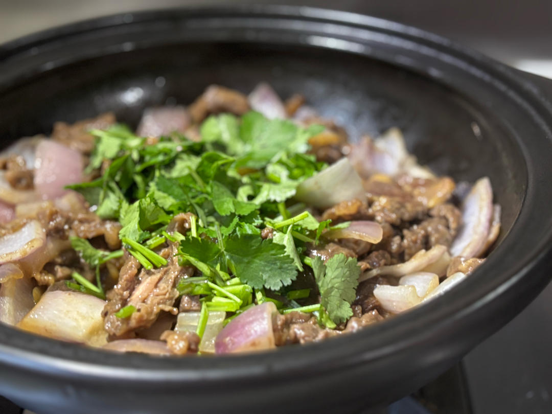 啫啫牛肉煲，家里复制酒店风味