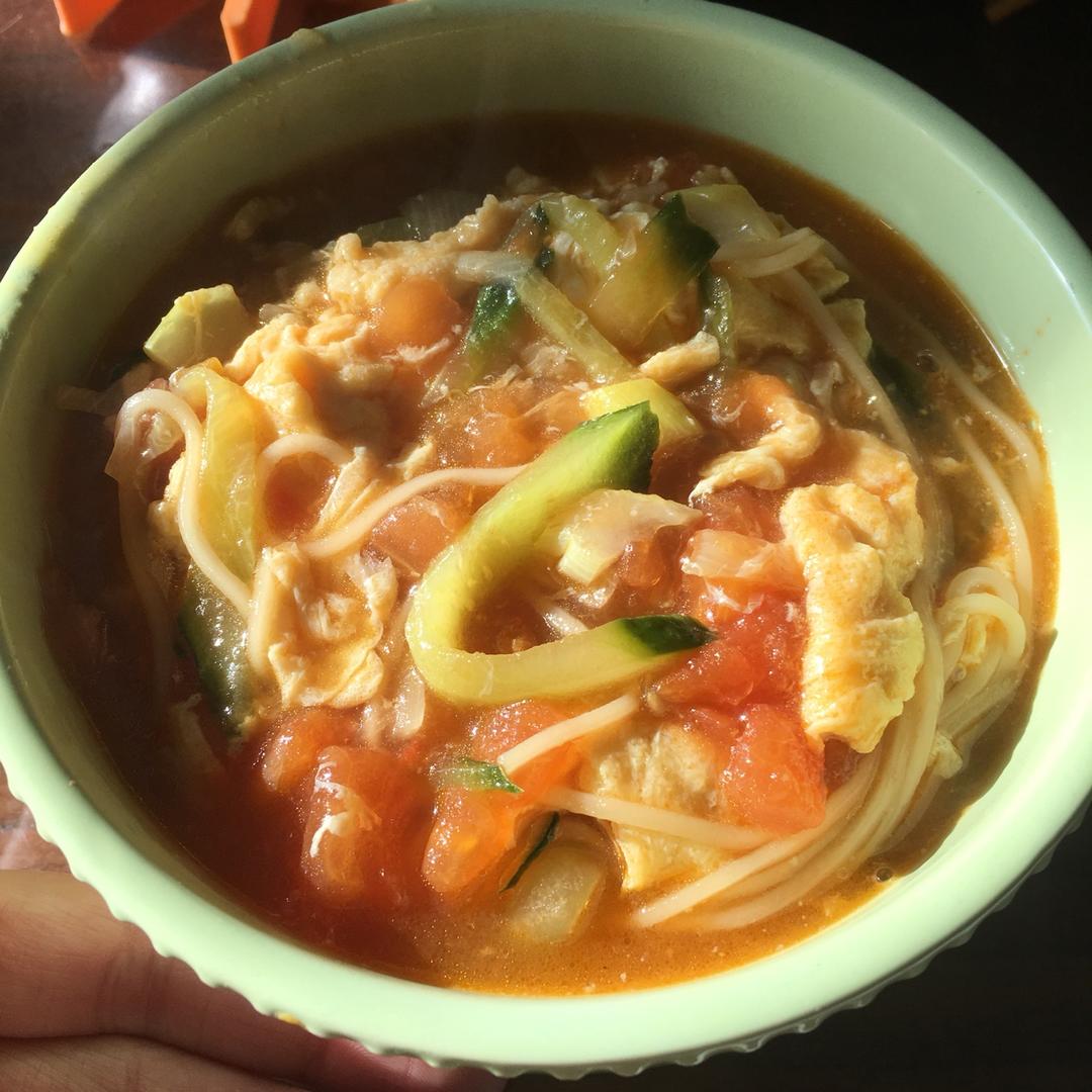 西红柿鸡蛋挂面汤